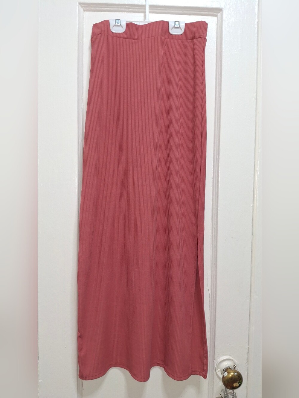 SHEIN Women's Ribbed Maxi Skirt dusty rose Side Slit Stretch Size M EUC